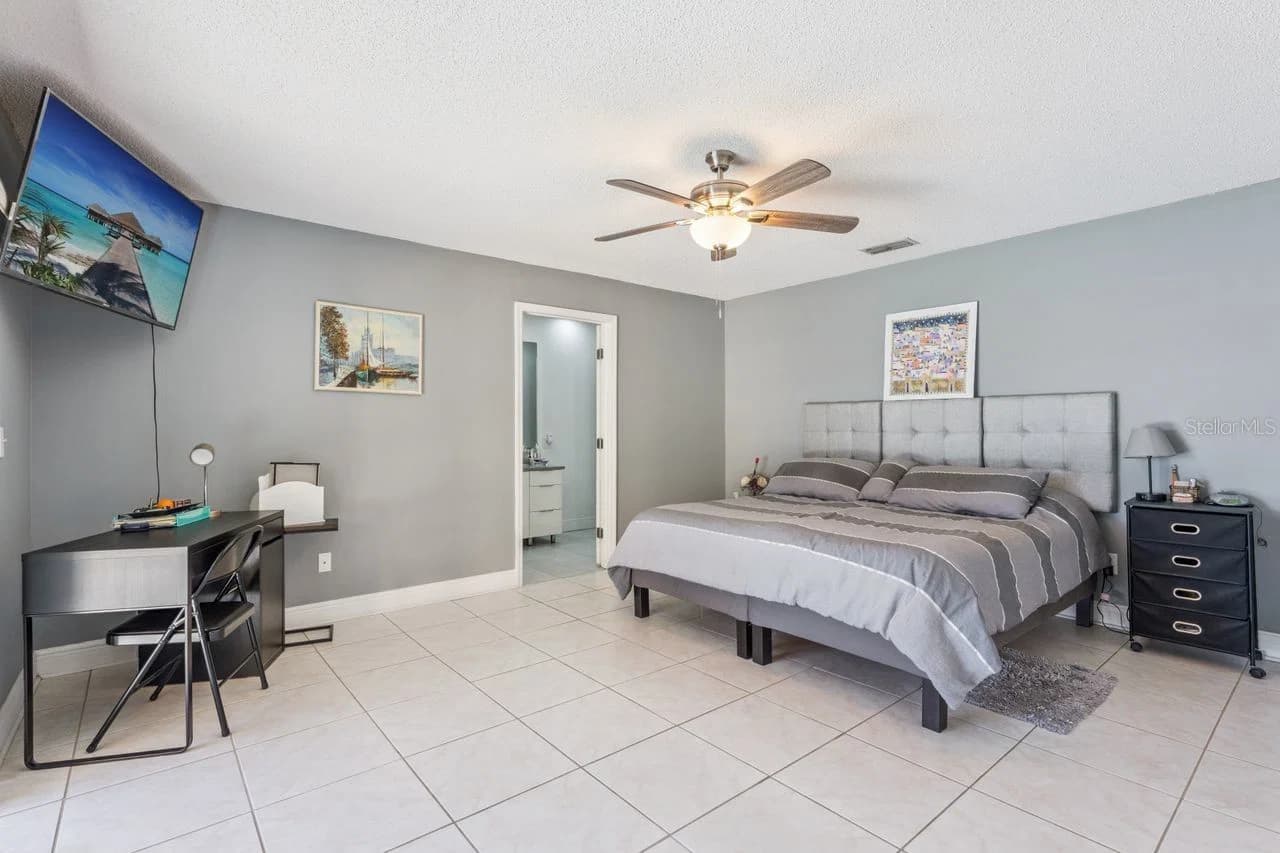 8215 ROLLA Court, Orlando, FL 32836 2