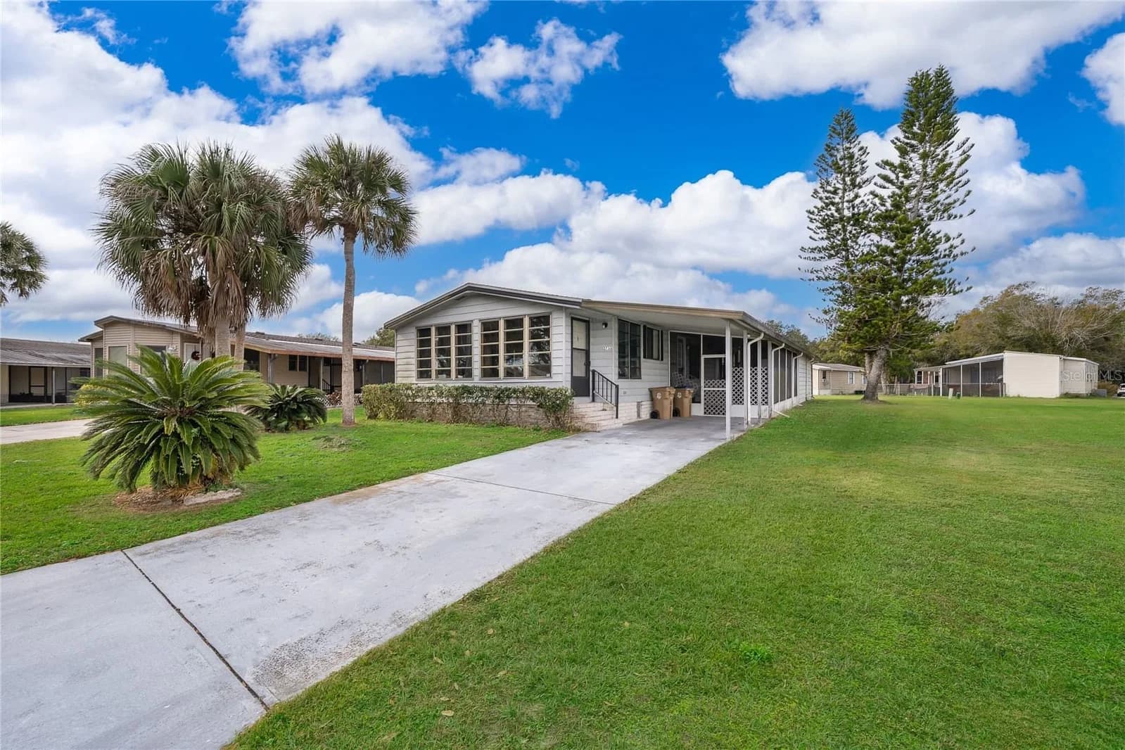 2733 CRANMOOR, Kissimmee, FL 34758 3
