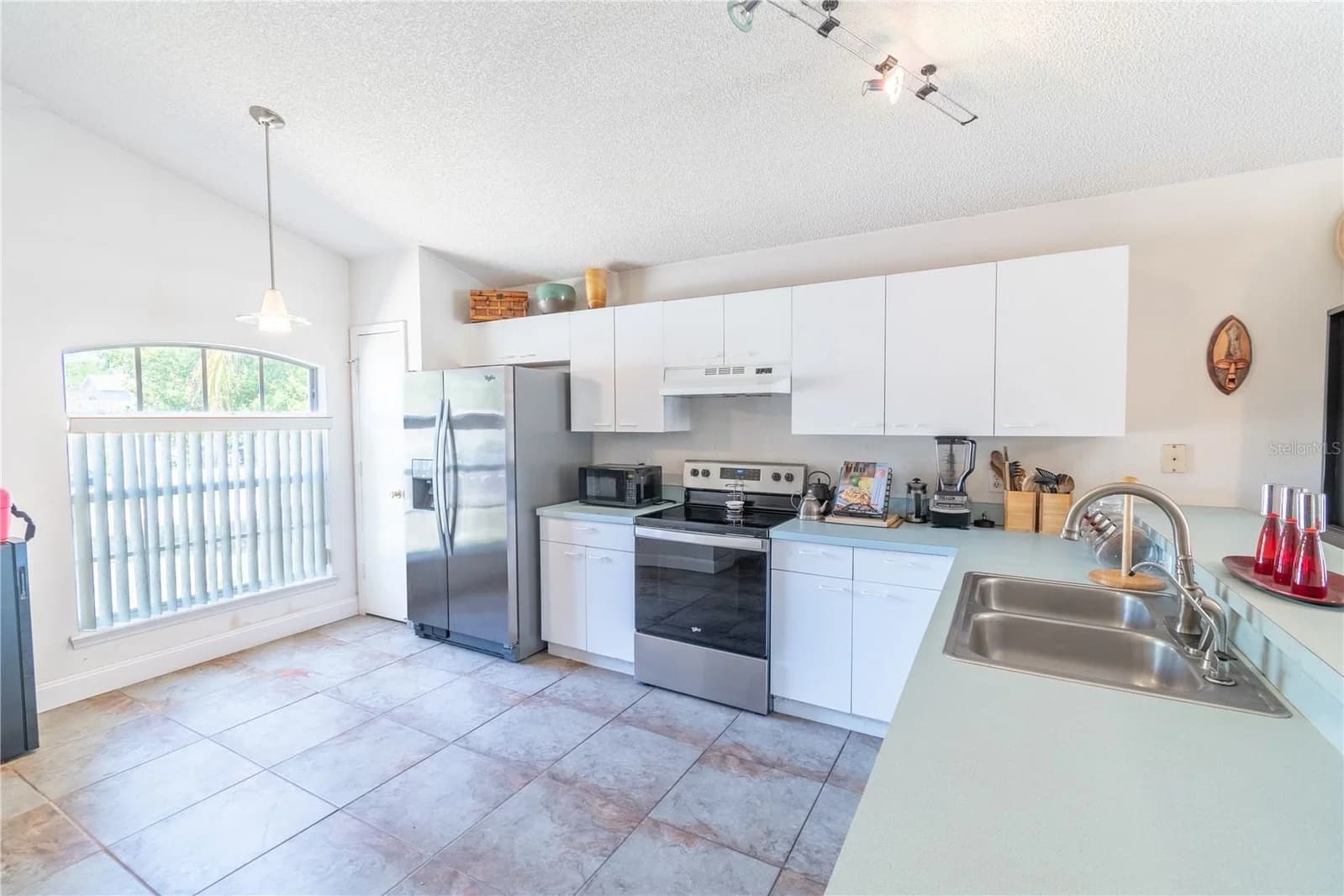 5501 CHATHAM WOODS Court, Orlando, FL 32808 3