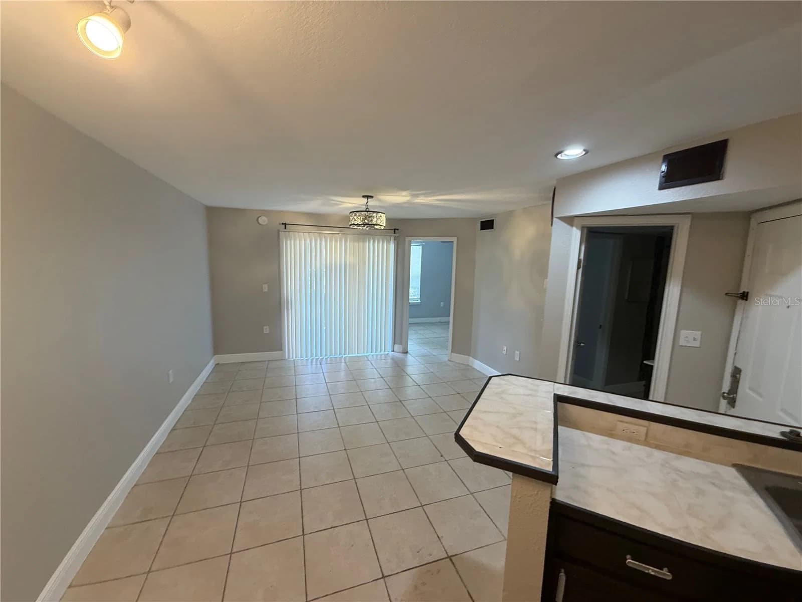 1916 LAKE ATRIUMS Circle #28 4