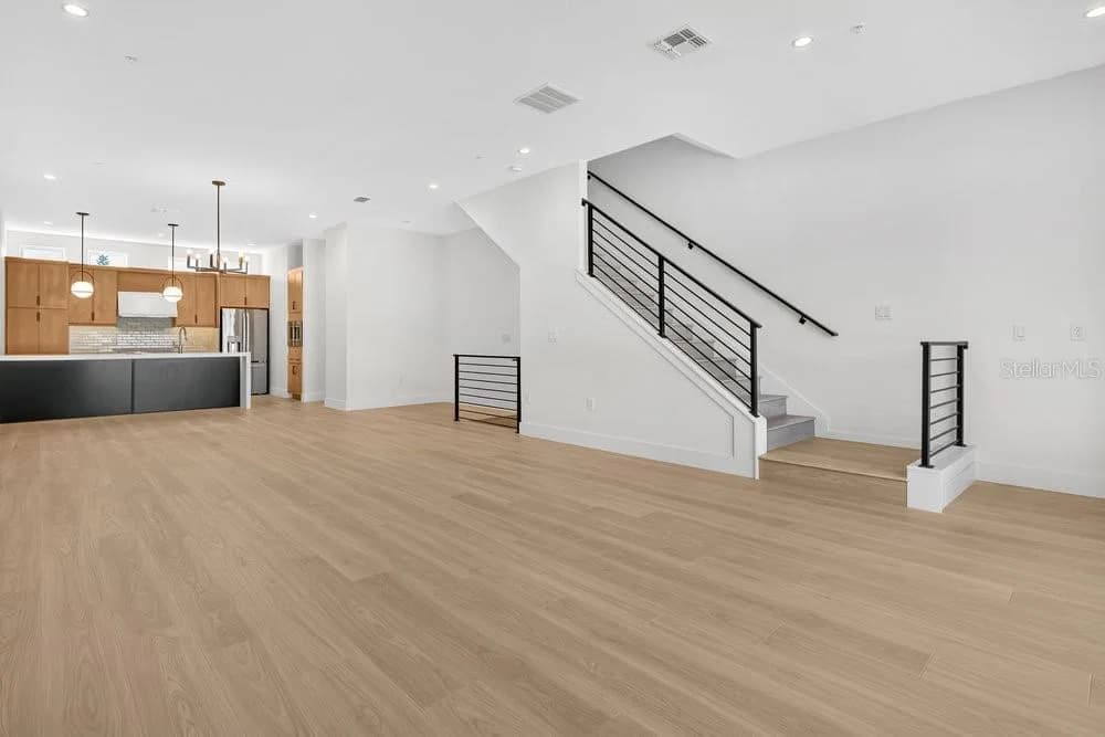 1008 ROBINSON, Orlando, FL 32801 3