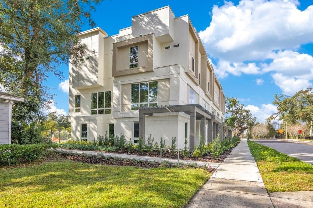 1010 ROBINSON Street, Orlando, FL 32801