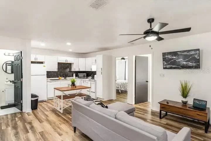 2301 CARLTON Drive 4
