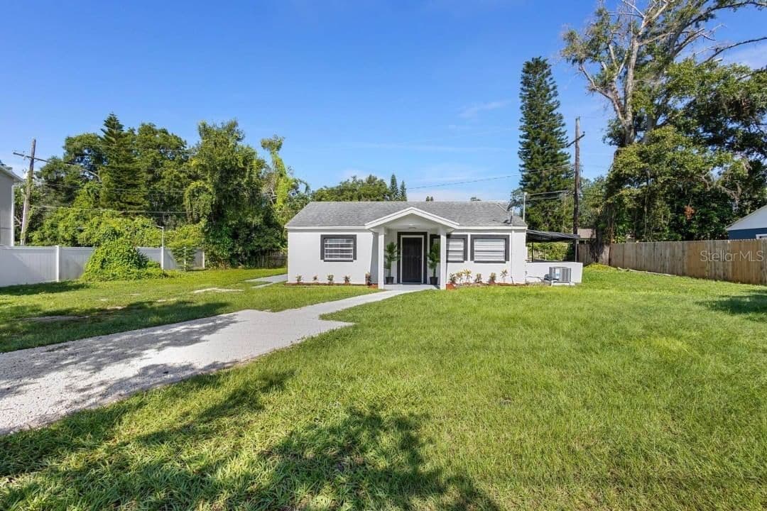 2600 CRYSTAL LAKE Drive, Orlando, FL 32806
