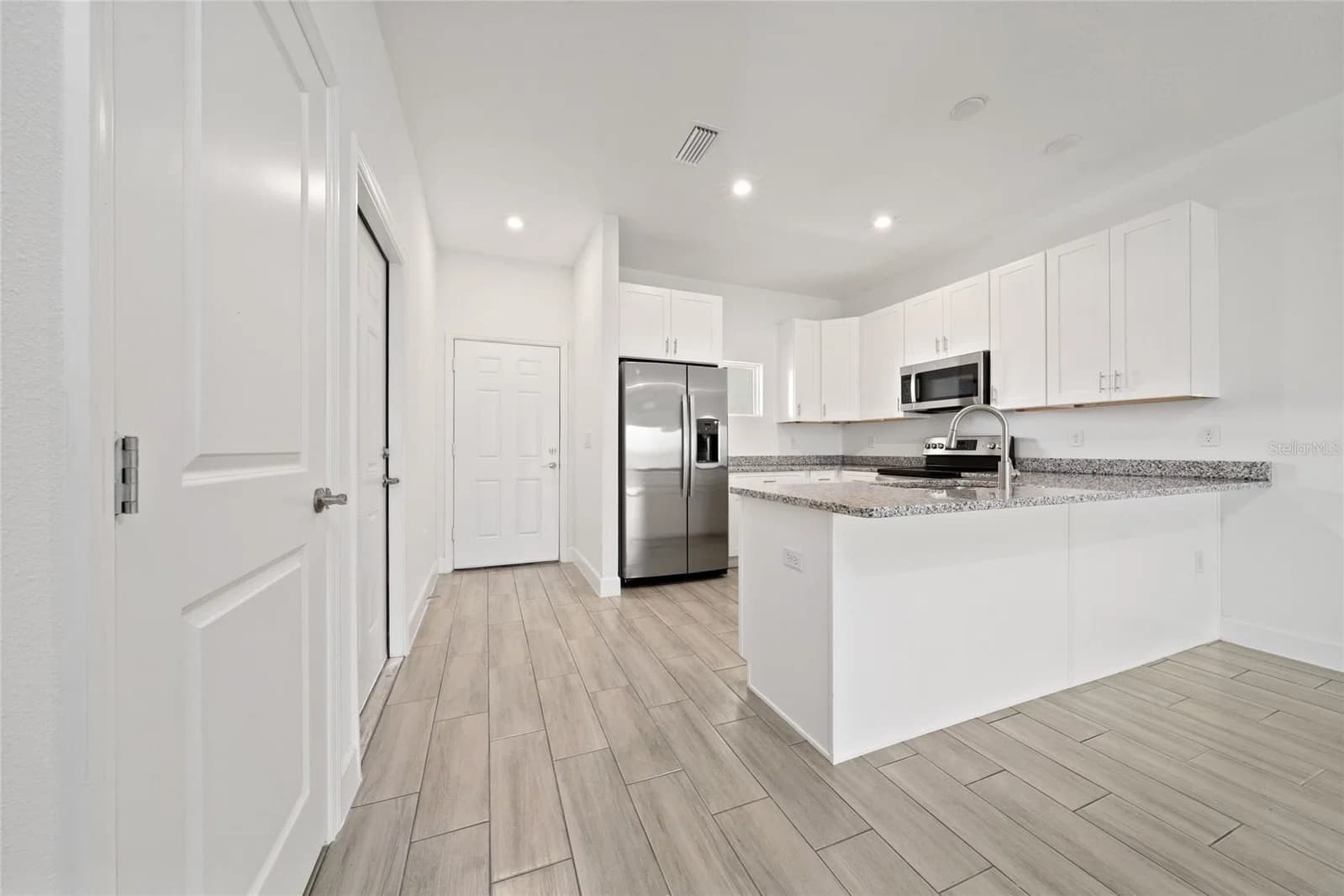 462 LAKE SHORE 3