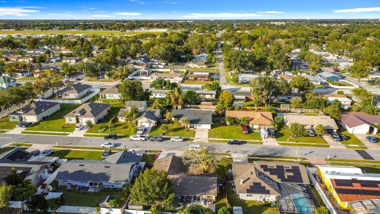 1905 HUGHEY, Kissimmee, FL 34741 3