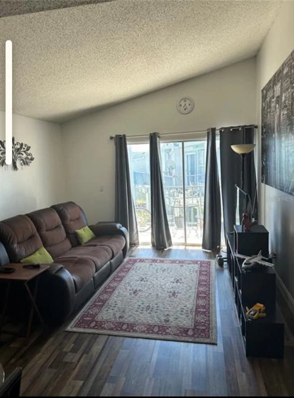 2532 WOODGATE Boulevard #205 5