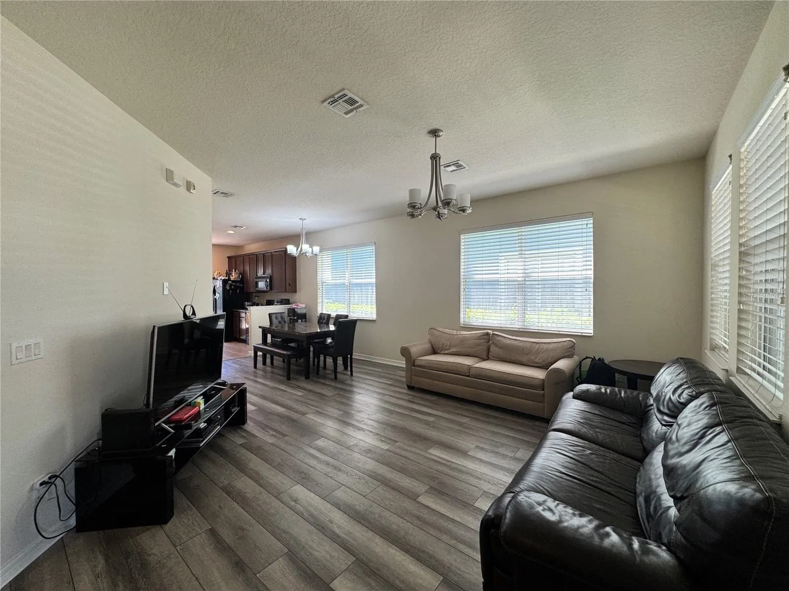 8484 LEELAND ARCHER Boulevard 4