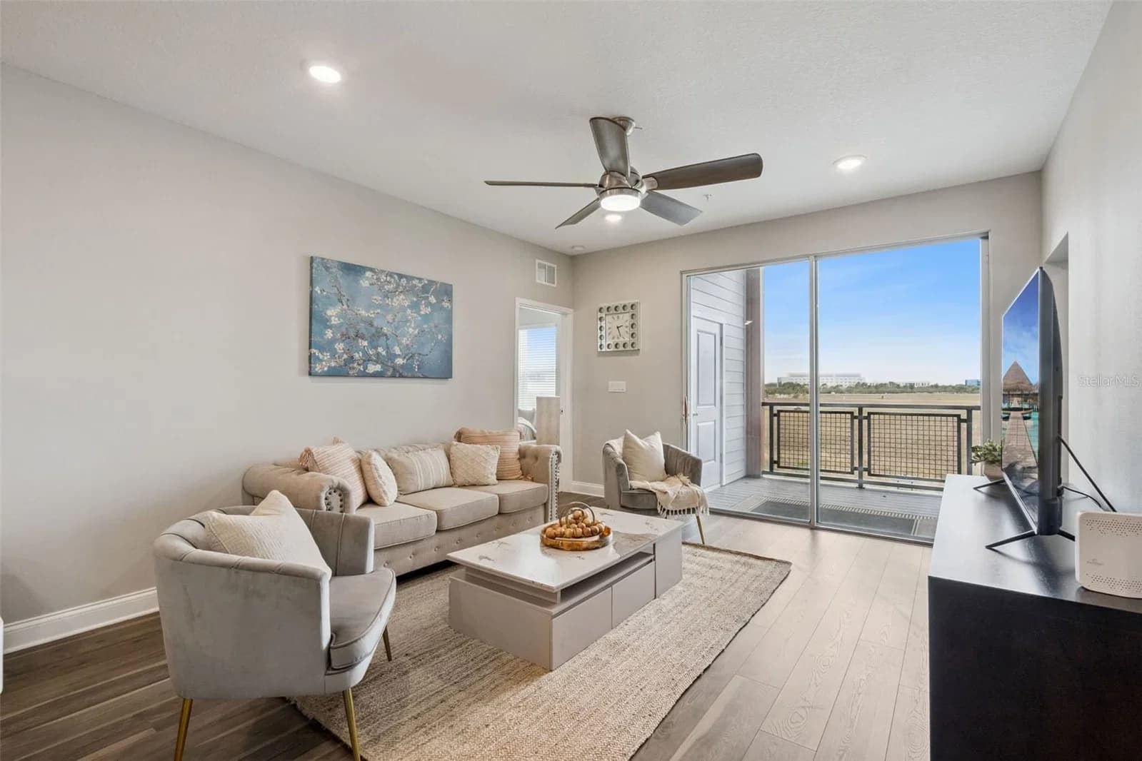 7521 LAUREATE Boulevard #5306, Orlando, FL 32827 2