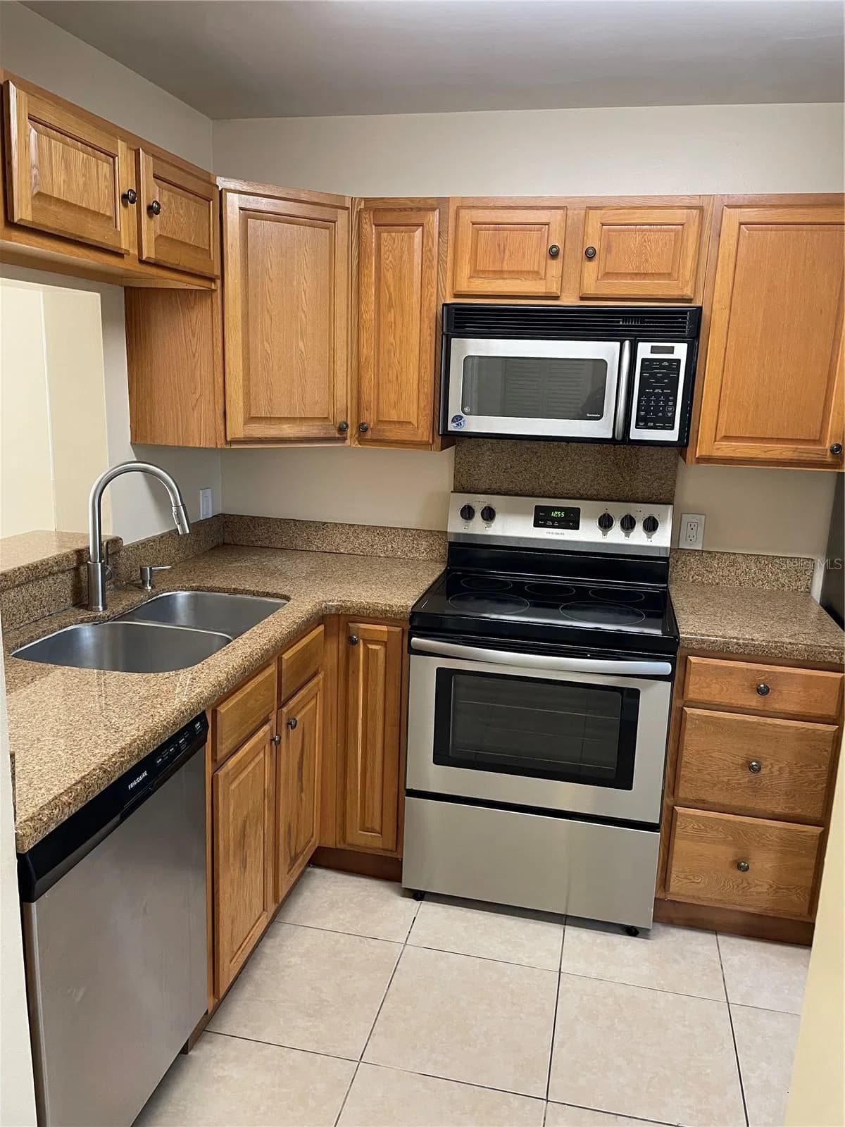 2227 STONINGTON Avenue #2227 5