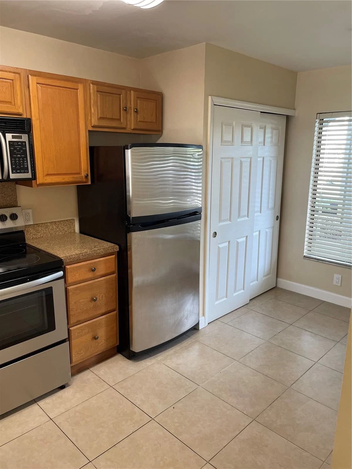 2227 STONINGTON Avenue #2227 4