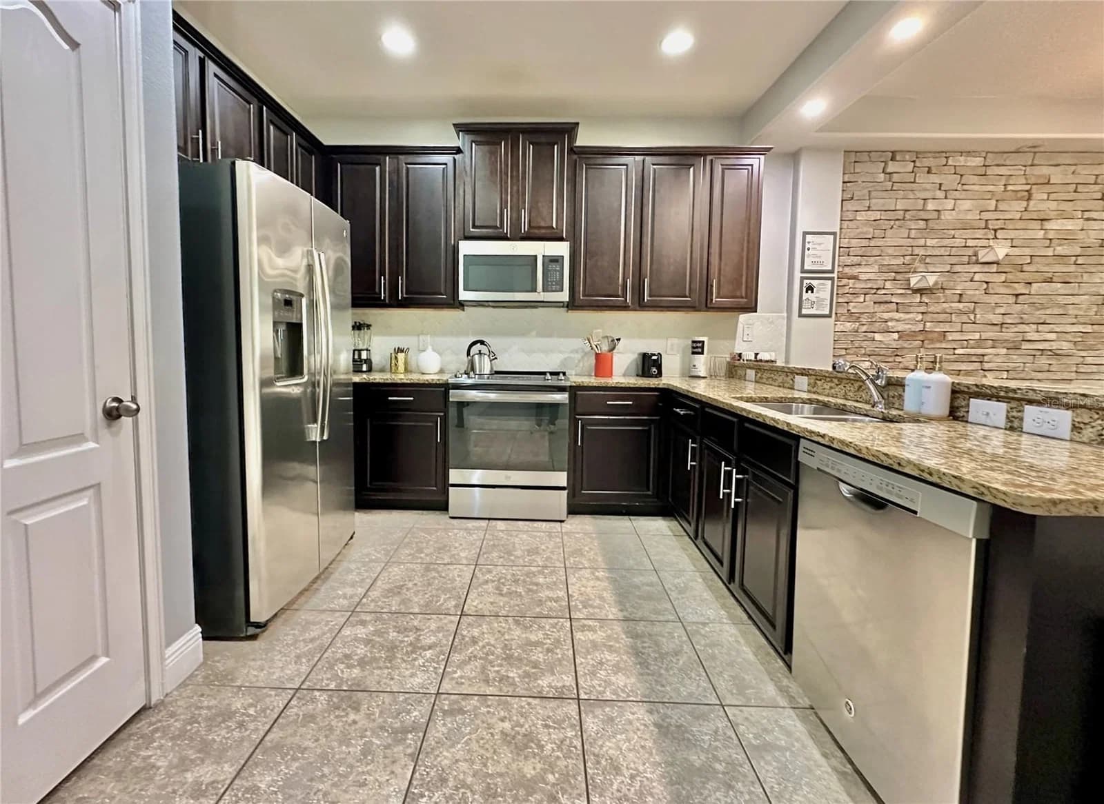 8111 ROSEVILLE 4