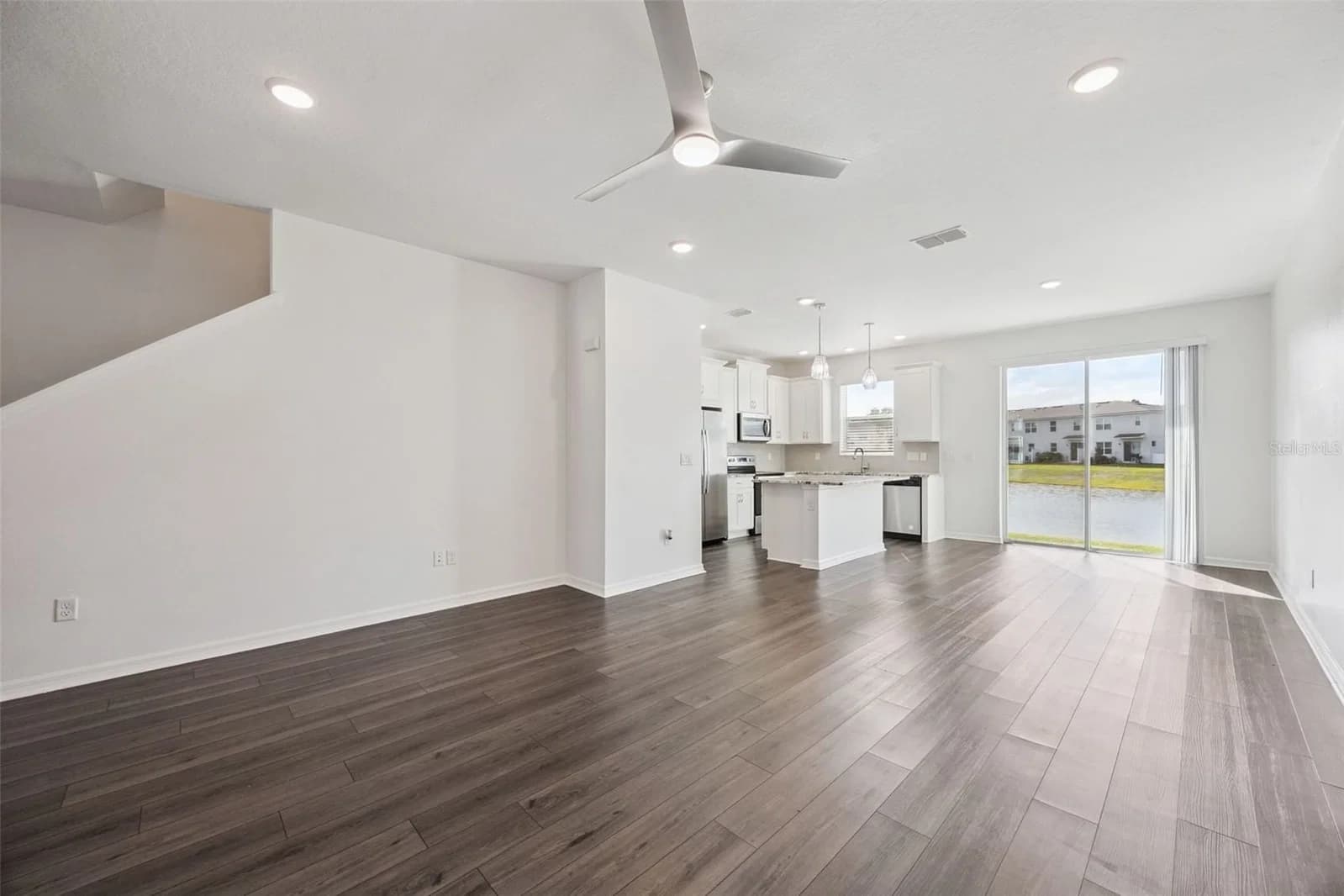759 SPRING PALMS Loop, Orlando, FL 32828 3