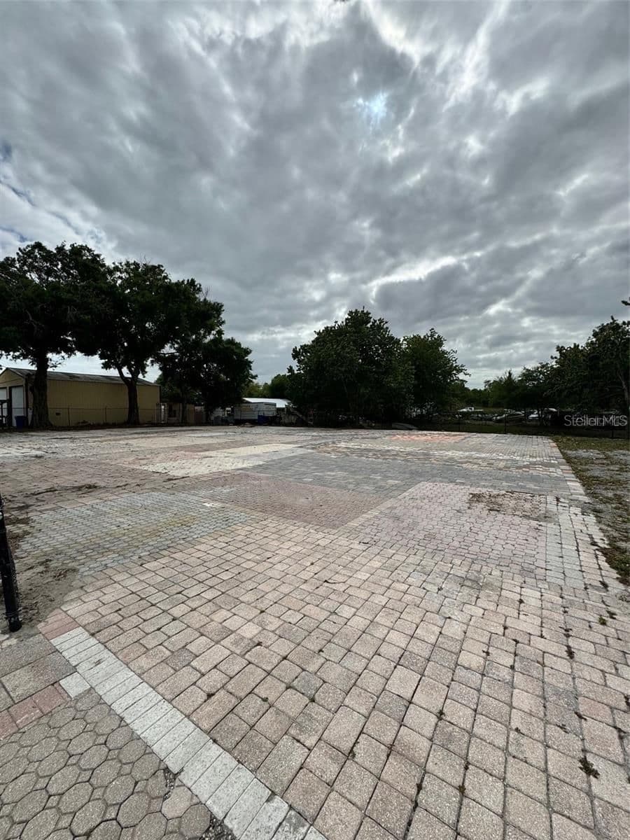 580 FAIRVILLA Road, Orlando, FL 32808 3