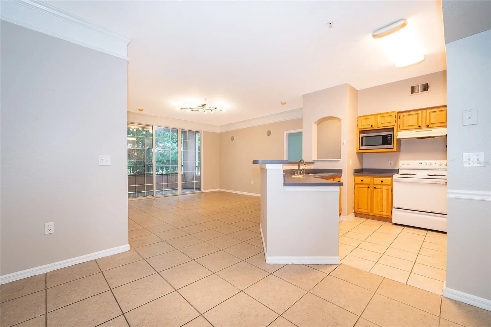 6663 QUEENS BOROUGH Avenue #208 4