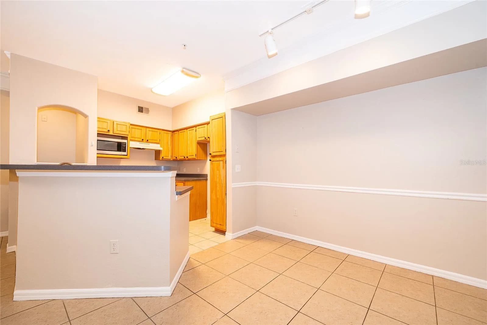 6663 QUEENS BOROUGH Avenue #208 5