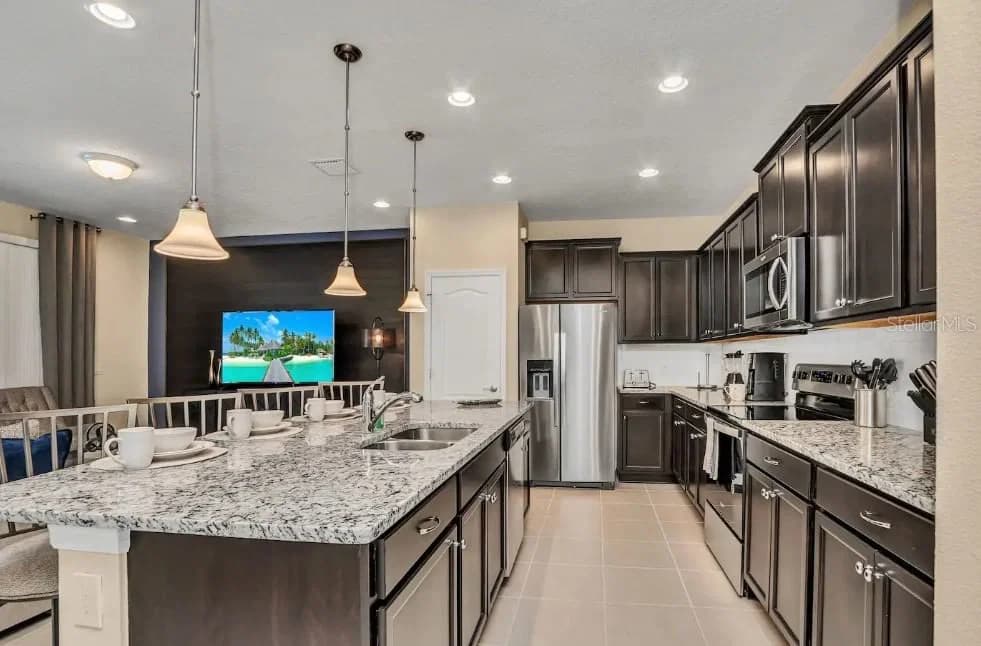 2407 DUBAI, Kissimmee, FL 34747 2