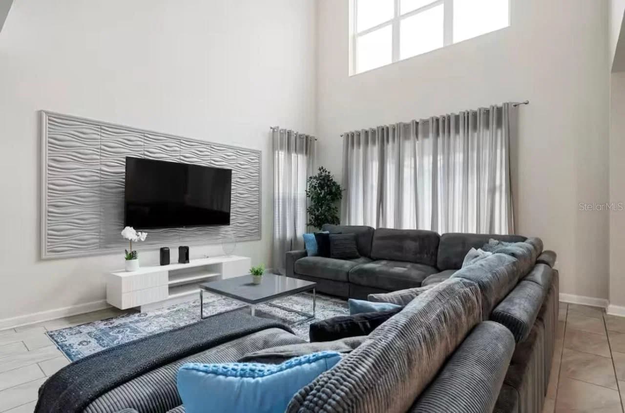 2787 PUNCTUATION, Kissimmee, FL 34746 3