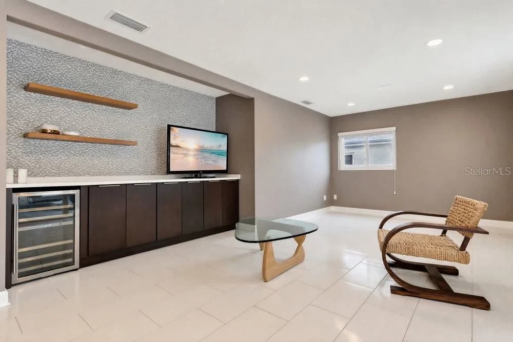 514 BAKER Street, Orlando, FL 32806 2