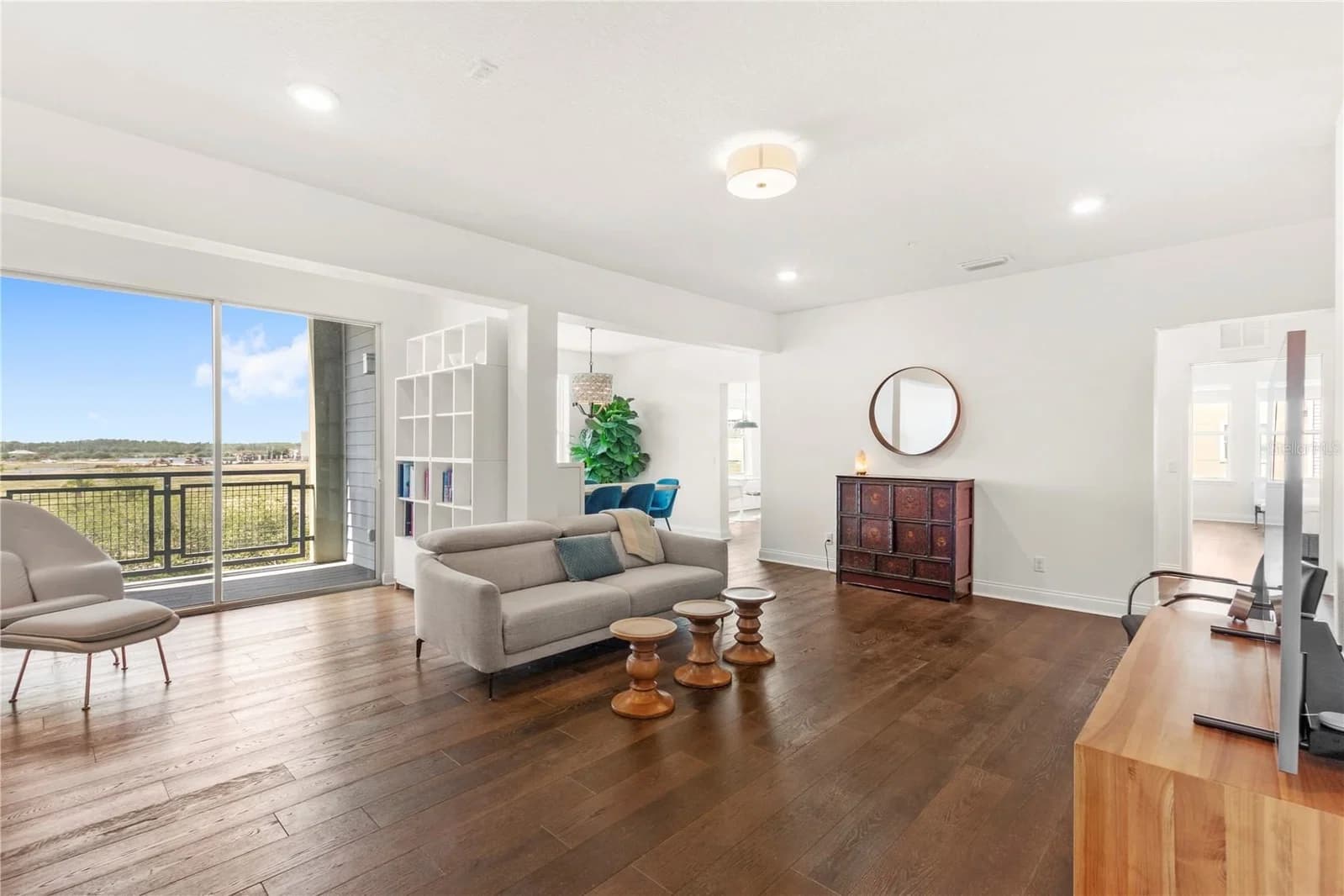 7573 LAUREATE Boulevard #1-307, Orlando, FL 32827 2