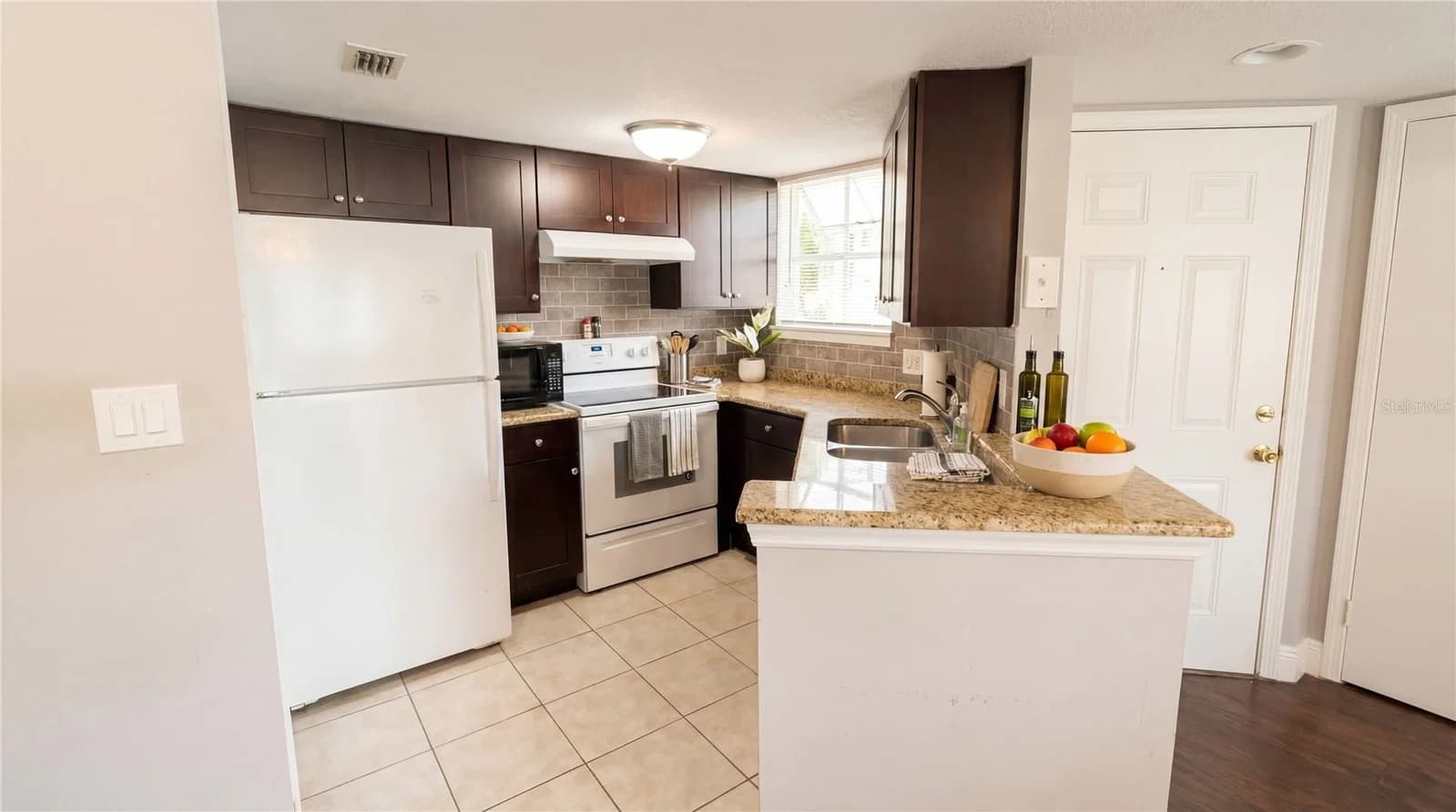 1948 LAKE ATRIUMS Circle #113 4