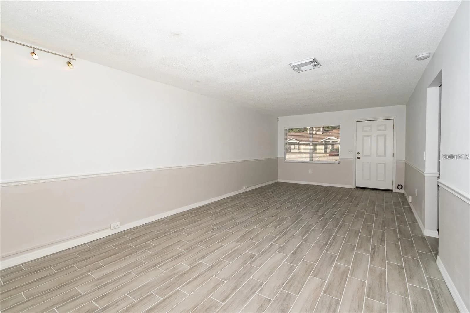 1267 WOODMAN Way 5