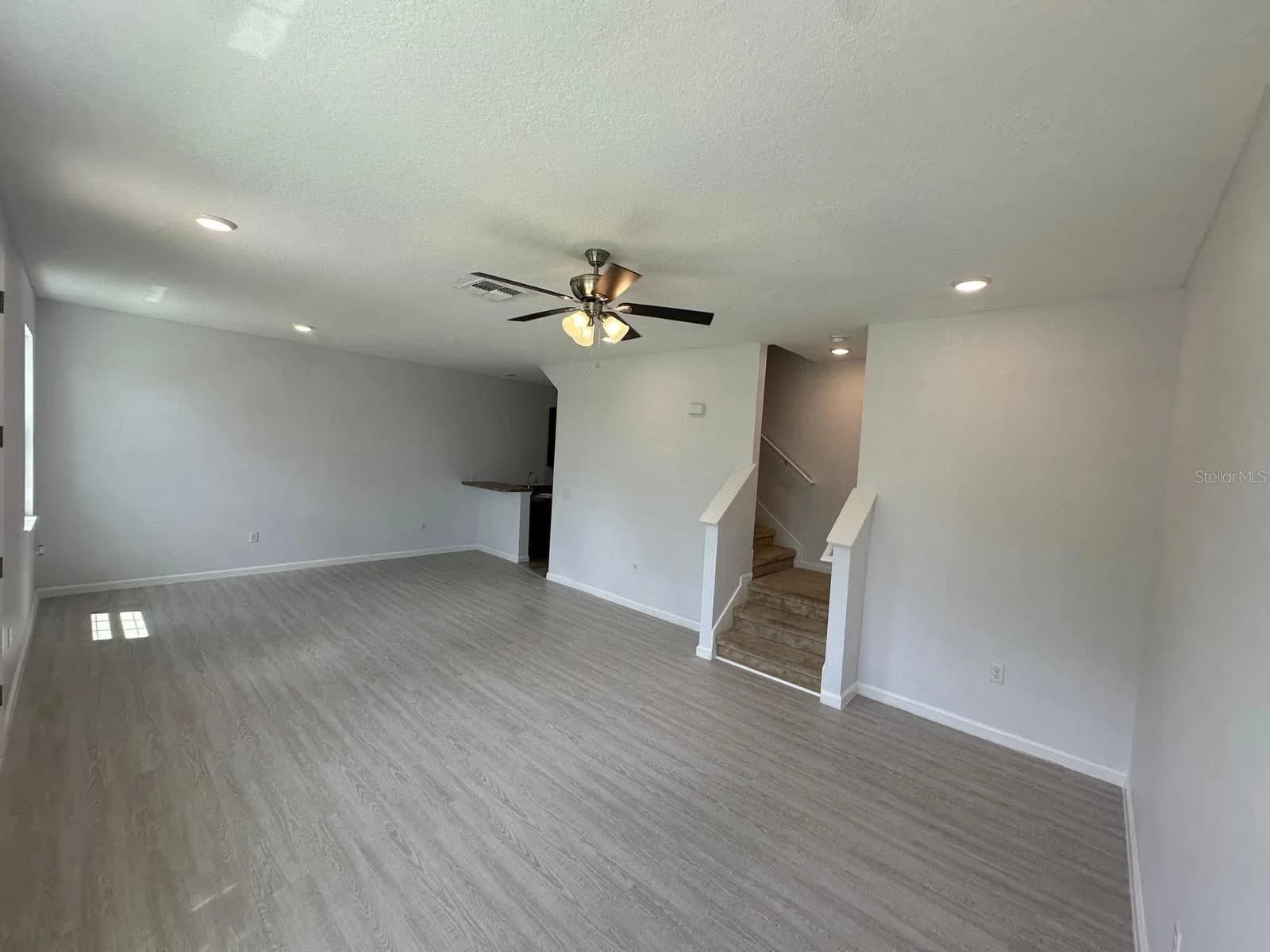 112 HOLLY VILLAGE 4