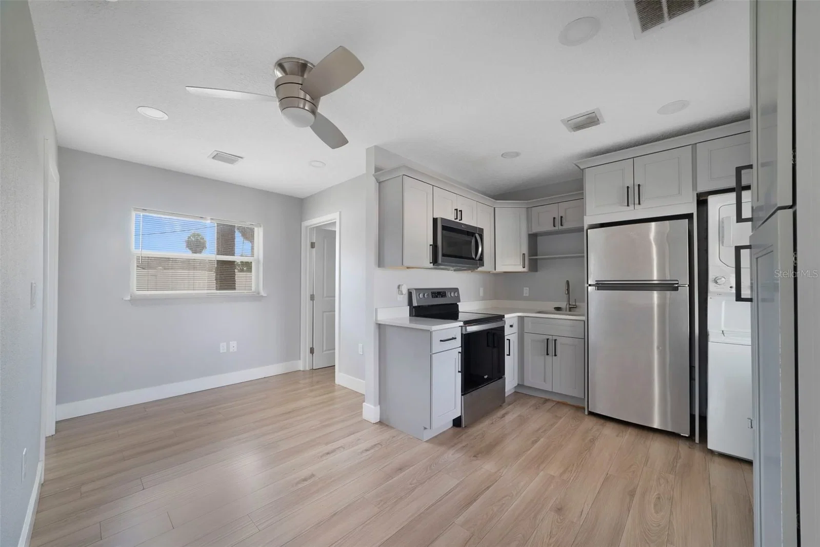 4521 EDGEWATER Drive #1 5