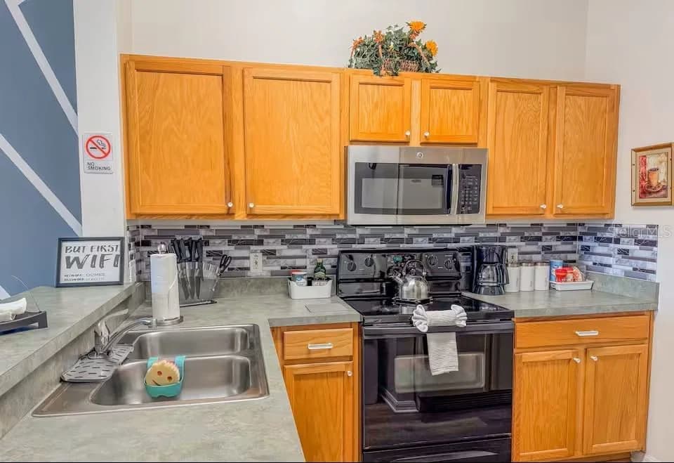 910 PARK TERRACE 4