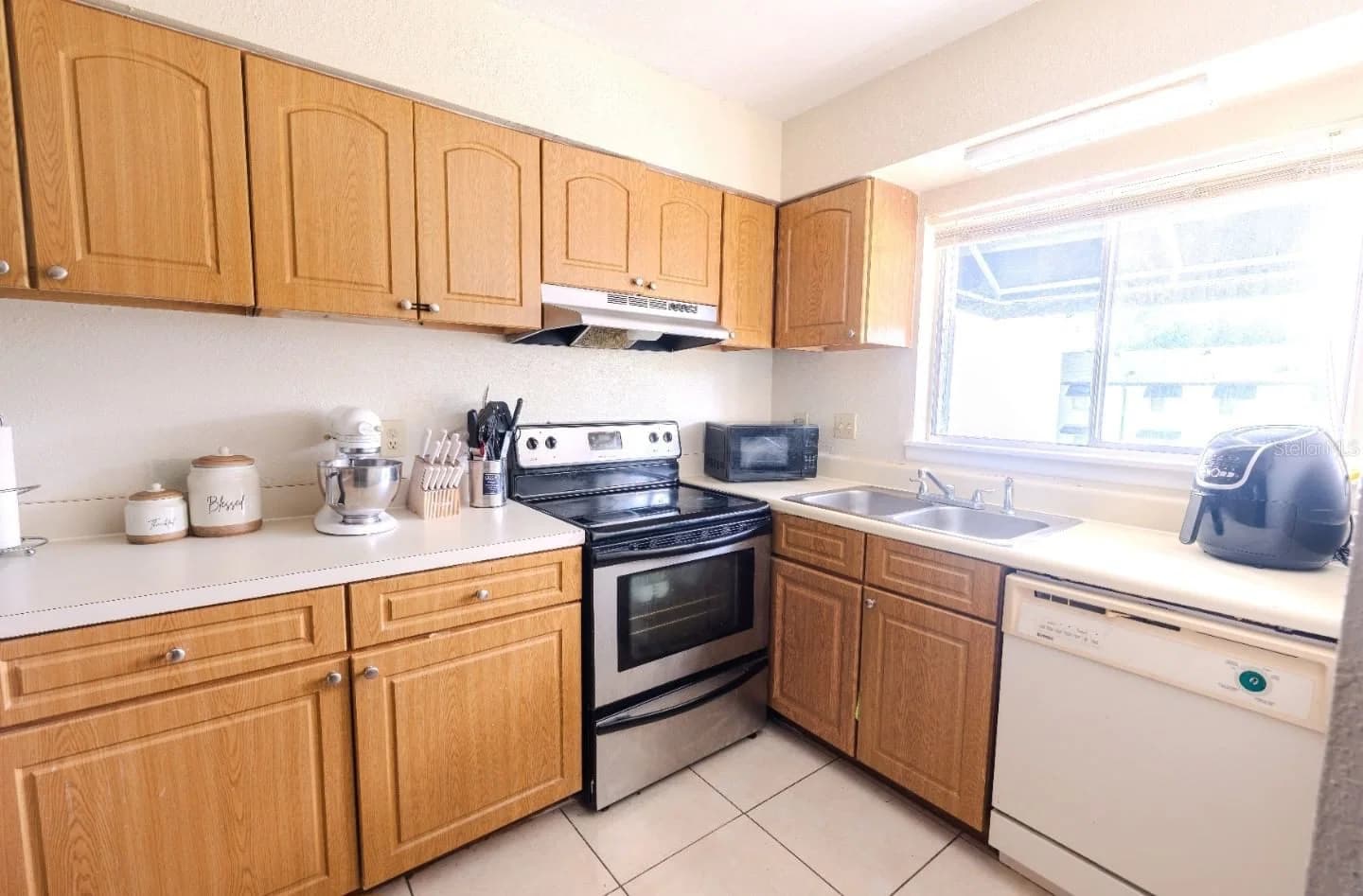 4267 SEMORAN Boulevard #11, Orlando, FL 32822 2