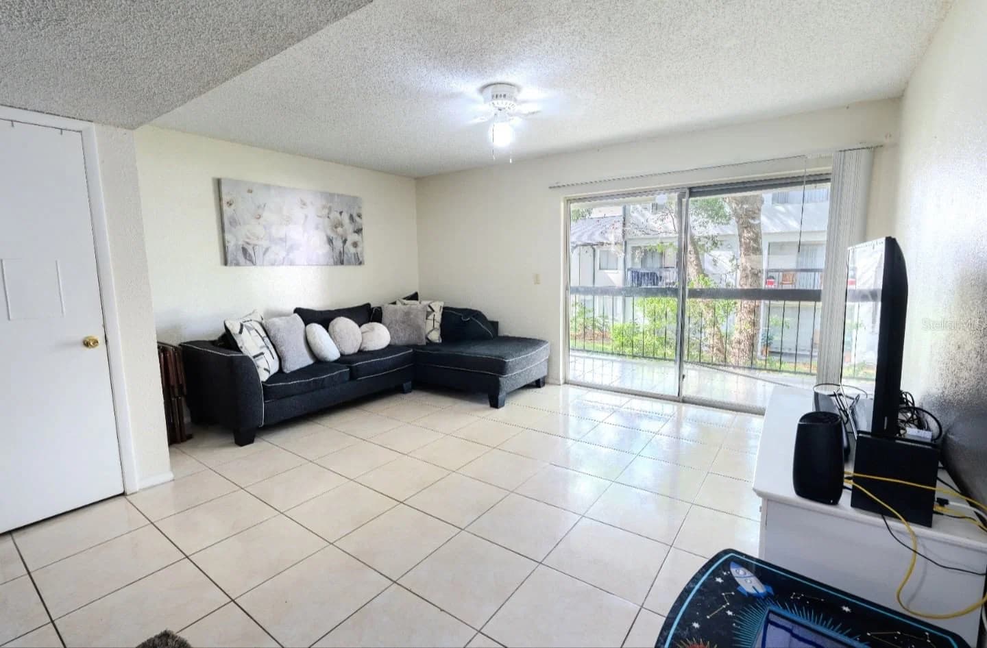 4267 SEMORAN Boulevard #11, Orlando, FL 32822 3