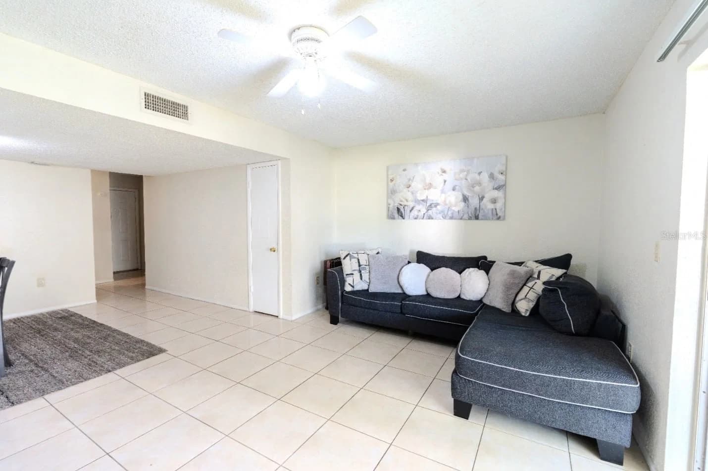 4267 SEMORAN Boulevard #11 5