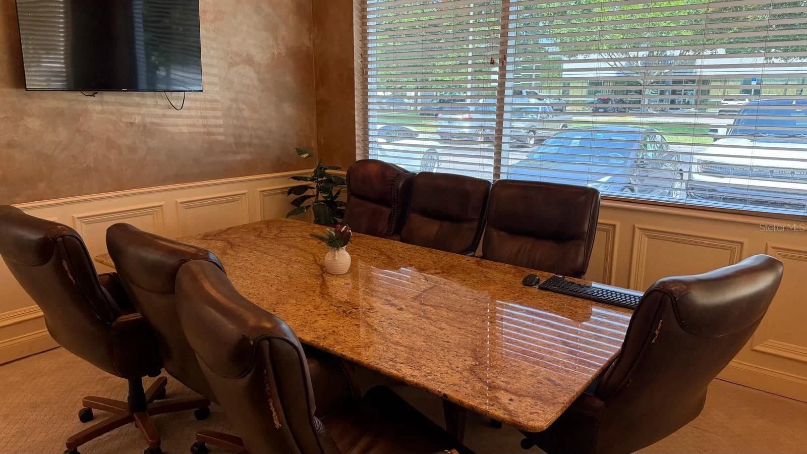 7901 KINGSPOINTE Parkway #8 5