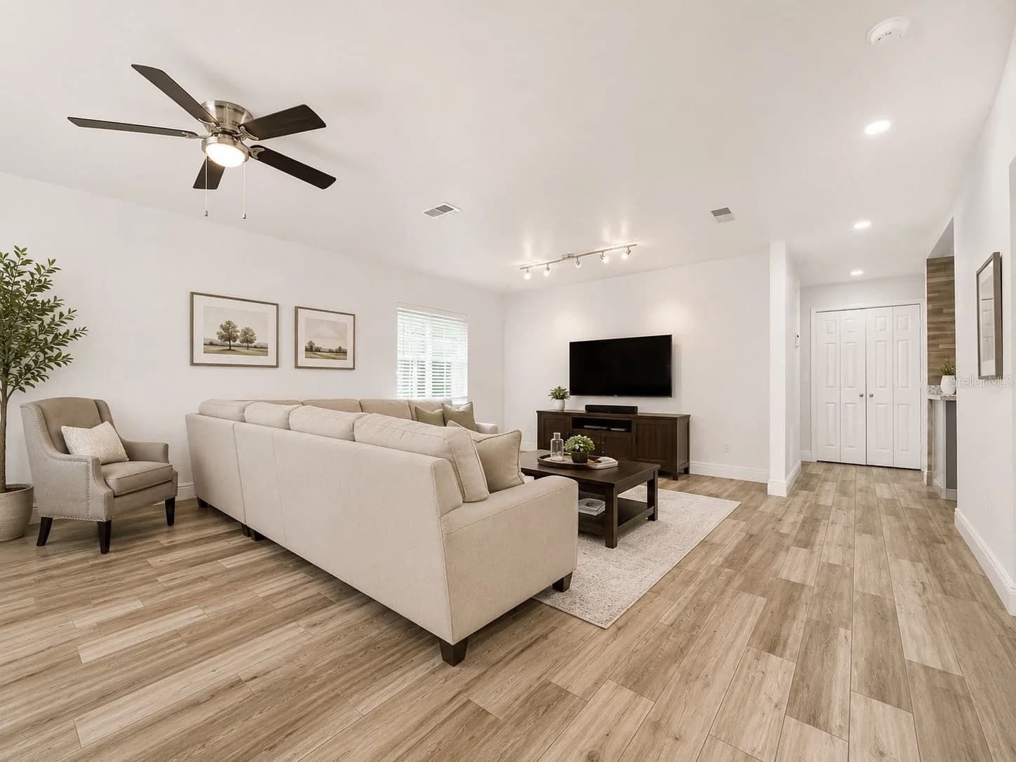 1044 NIN Street, Orlando, FL 32835 2