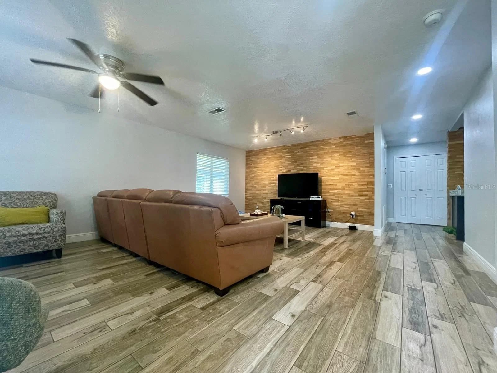 1044 NIN Street, Orlando, FL 32835 3