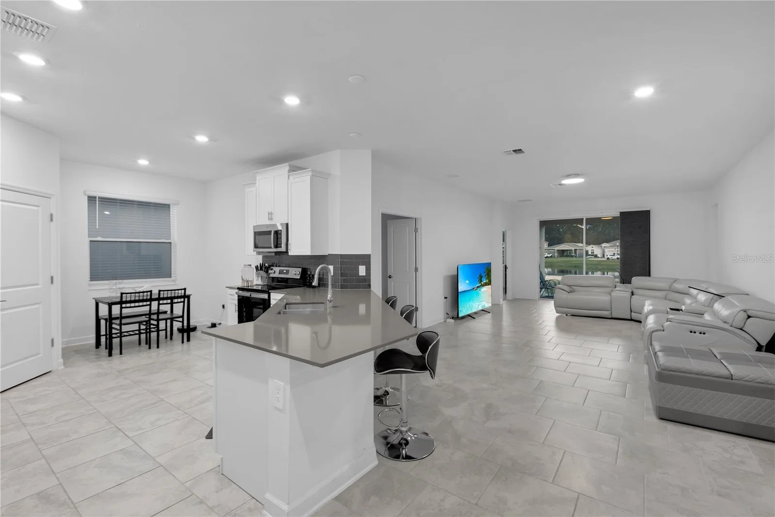 3087 CAMDEN 5