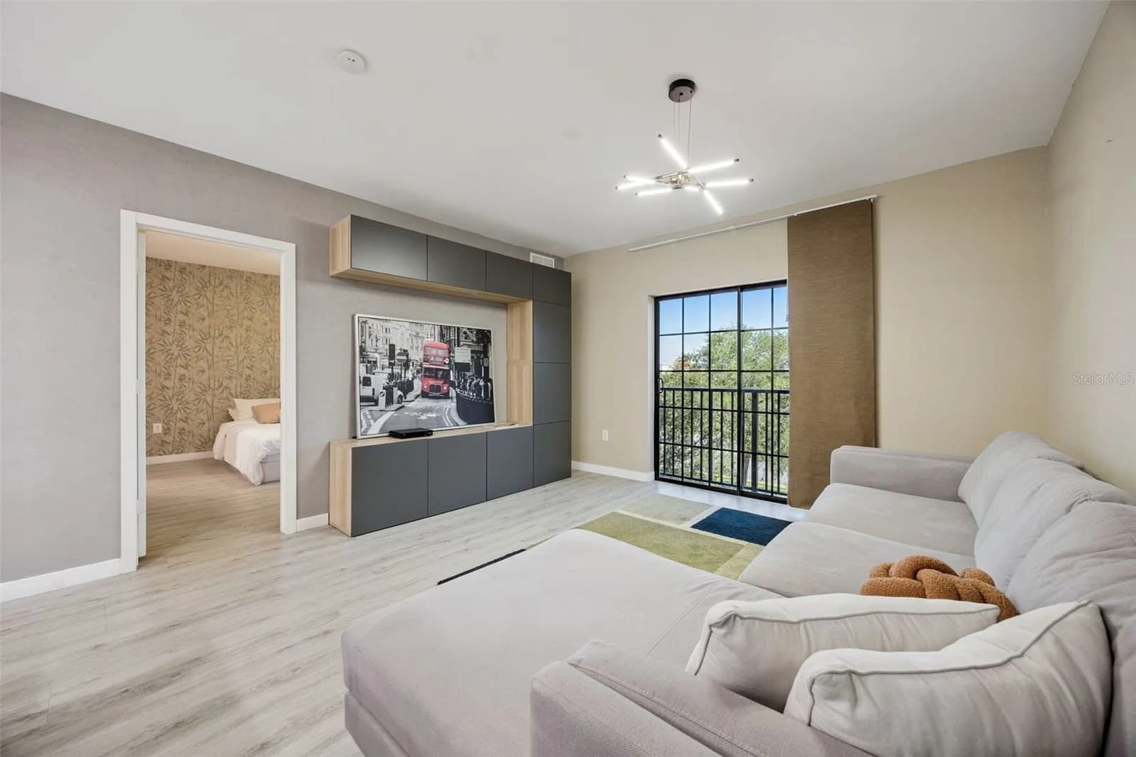 5550 MICHIGAN Street #2321 4