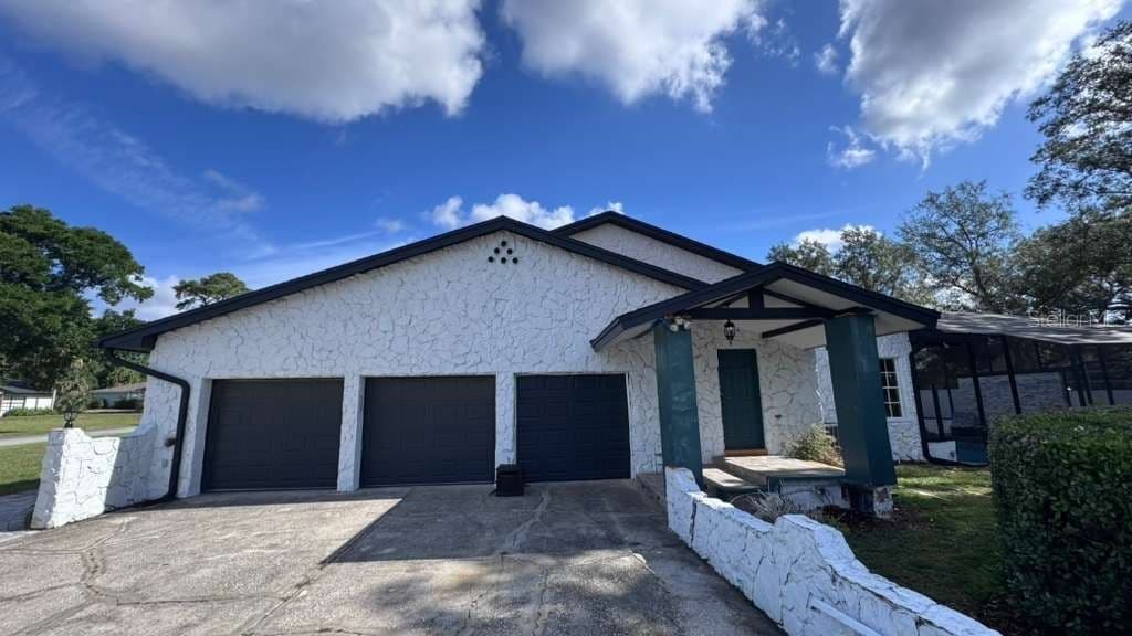 4627 WOODLOT Court, Orlando, FL 32835 2