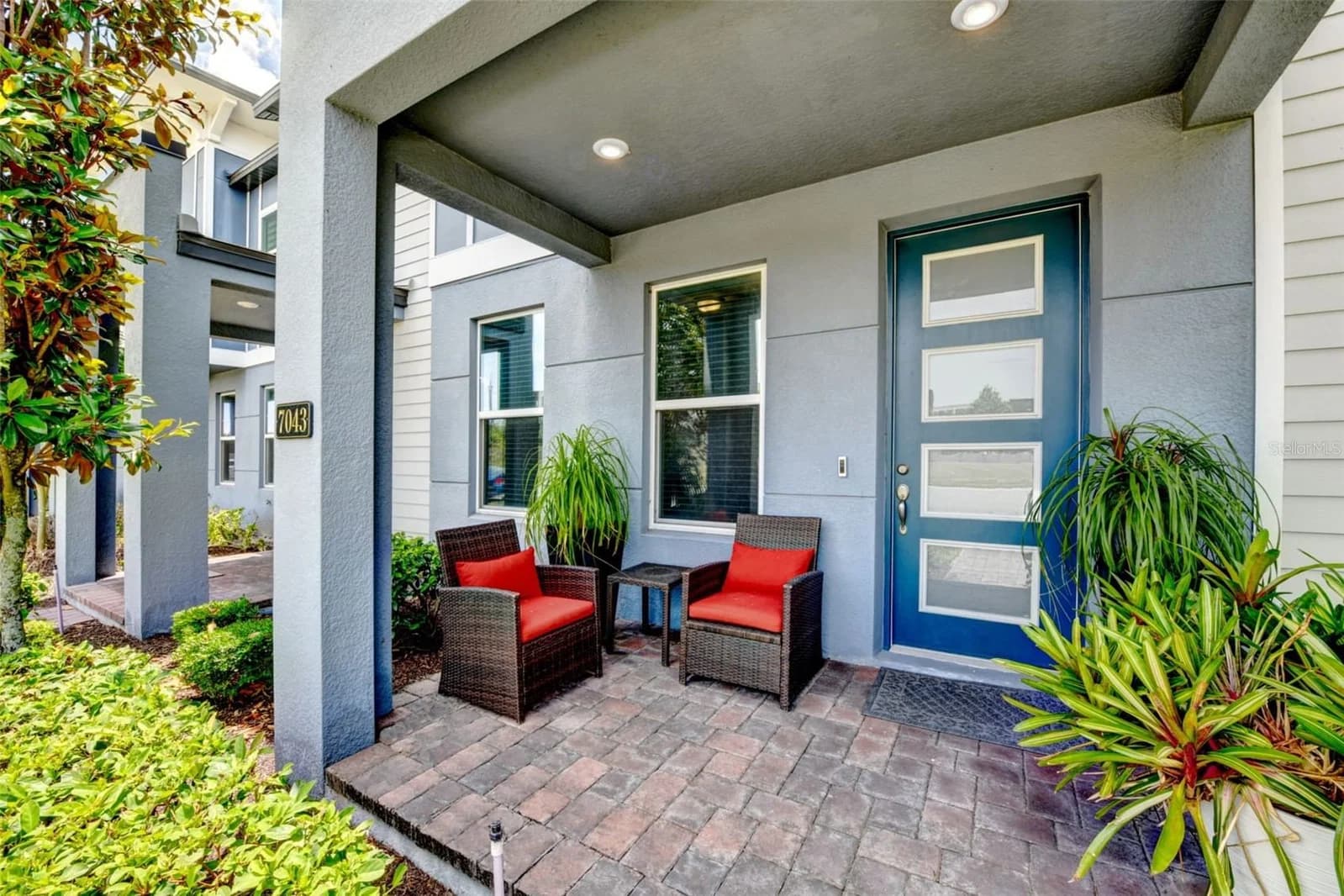 7043 CARRICKBEND 4