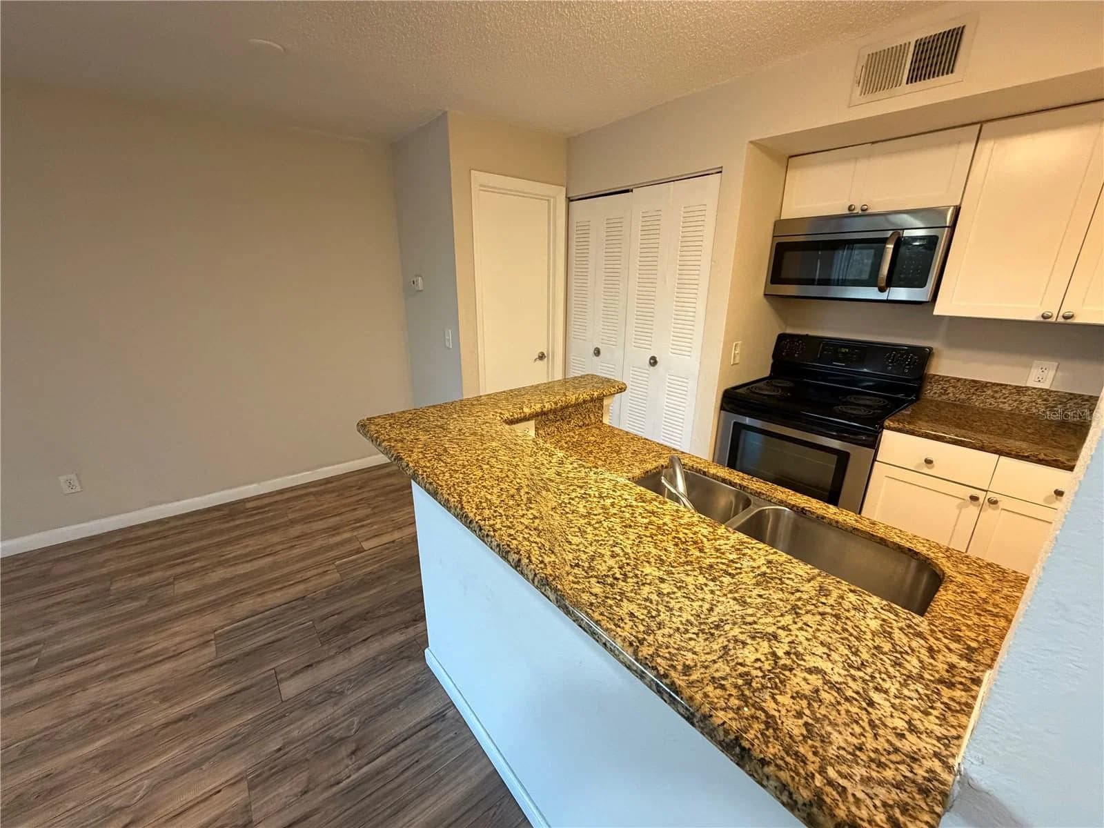 5128 CONROY 4