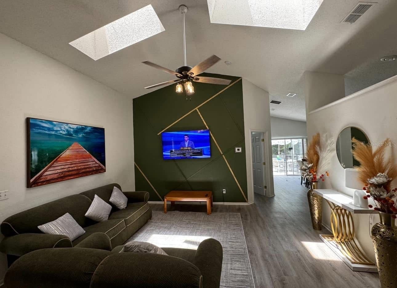 121 BLOOMINGDALE 3