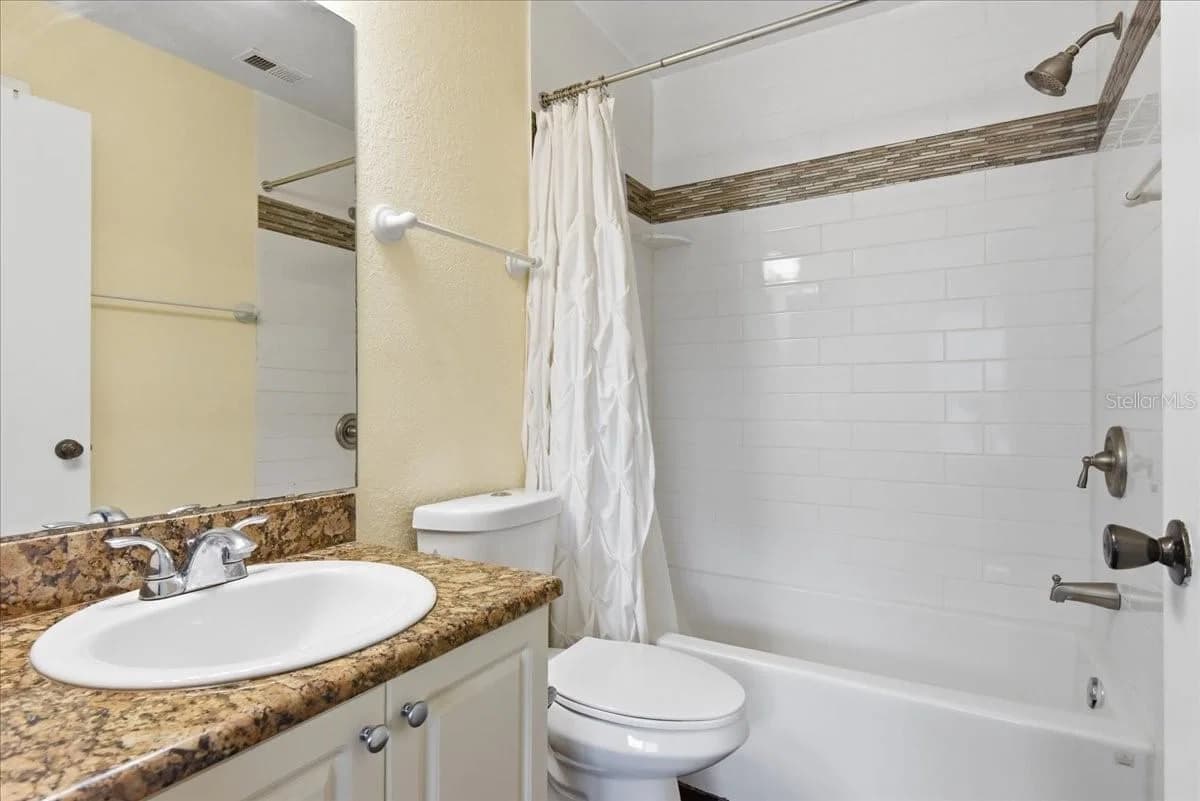 2550 ALAFAYA, Orlando, FL 32826 3