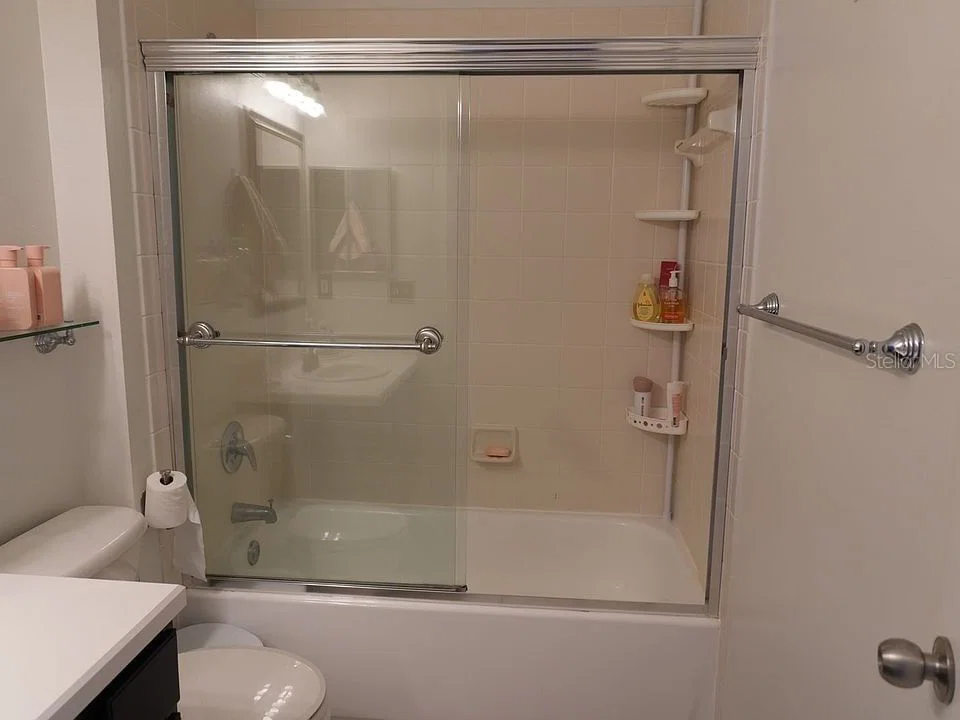1004 WATERSIDE 5