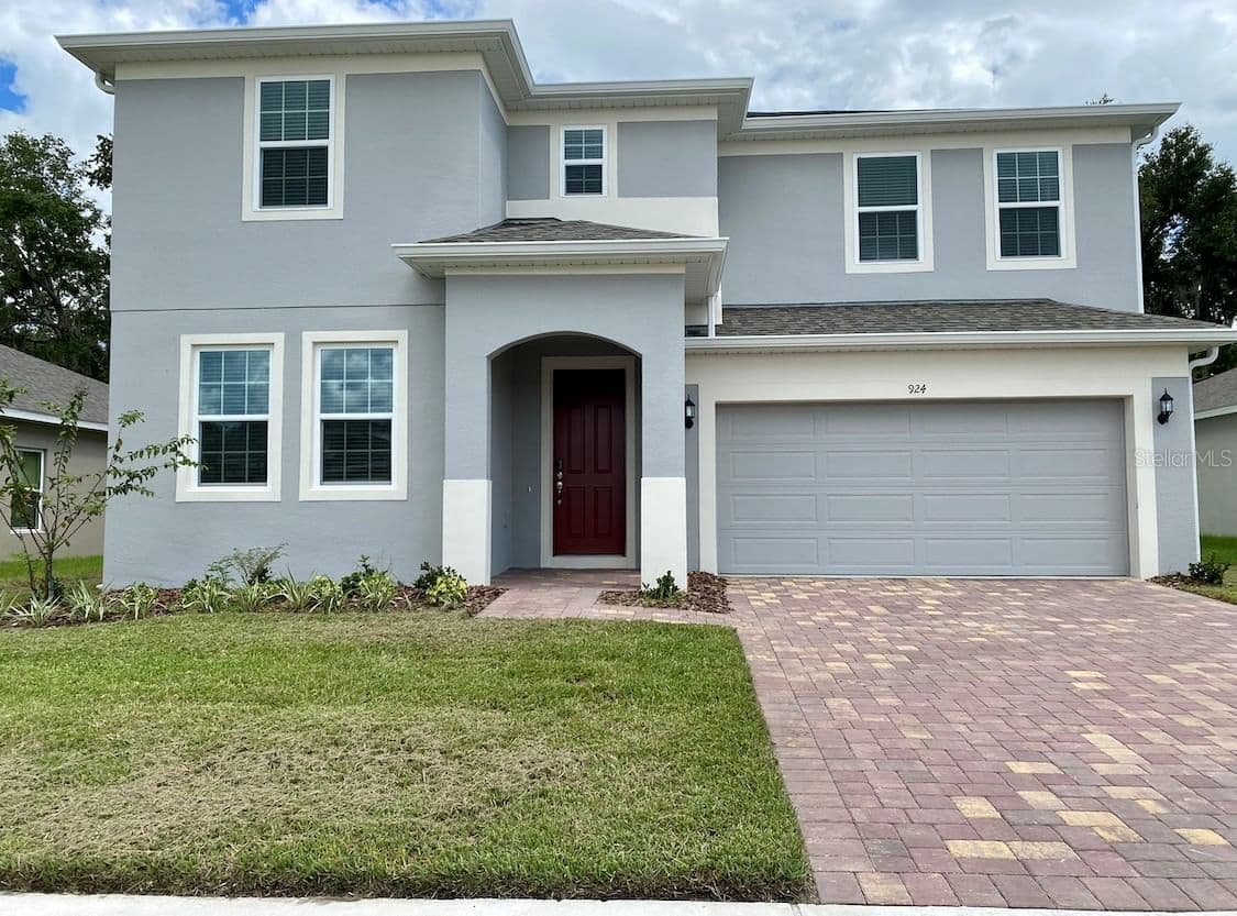 924 AVENAL, Davenport, FL 33837