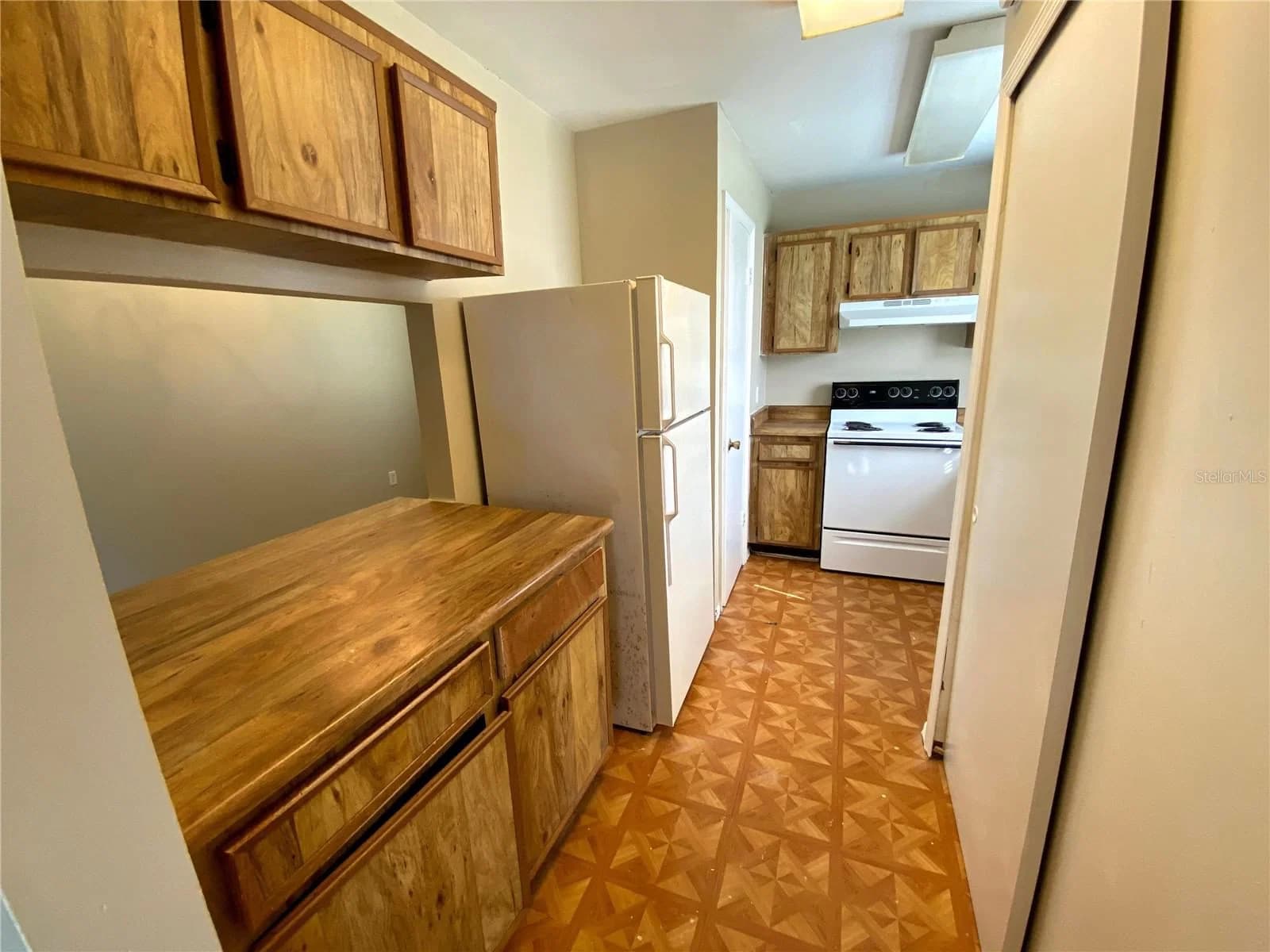 4148 PERSHING POINTE 5