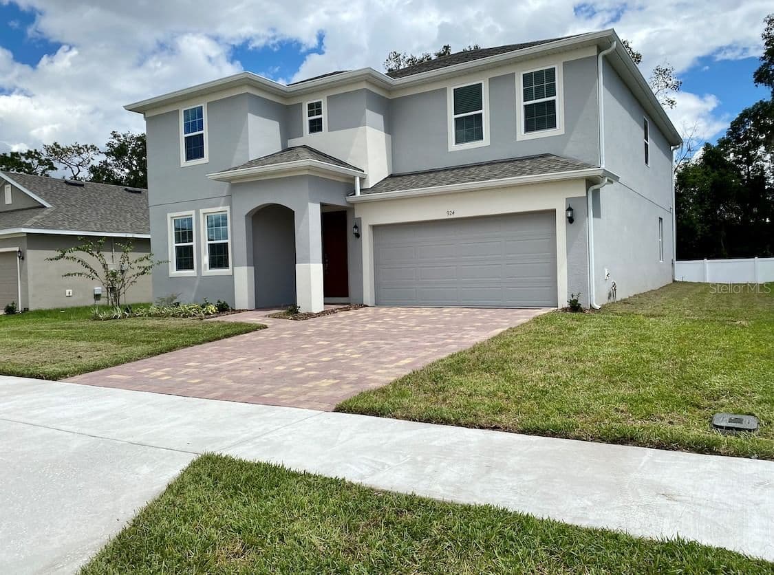 924 AVENAL 2