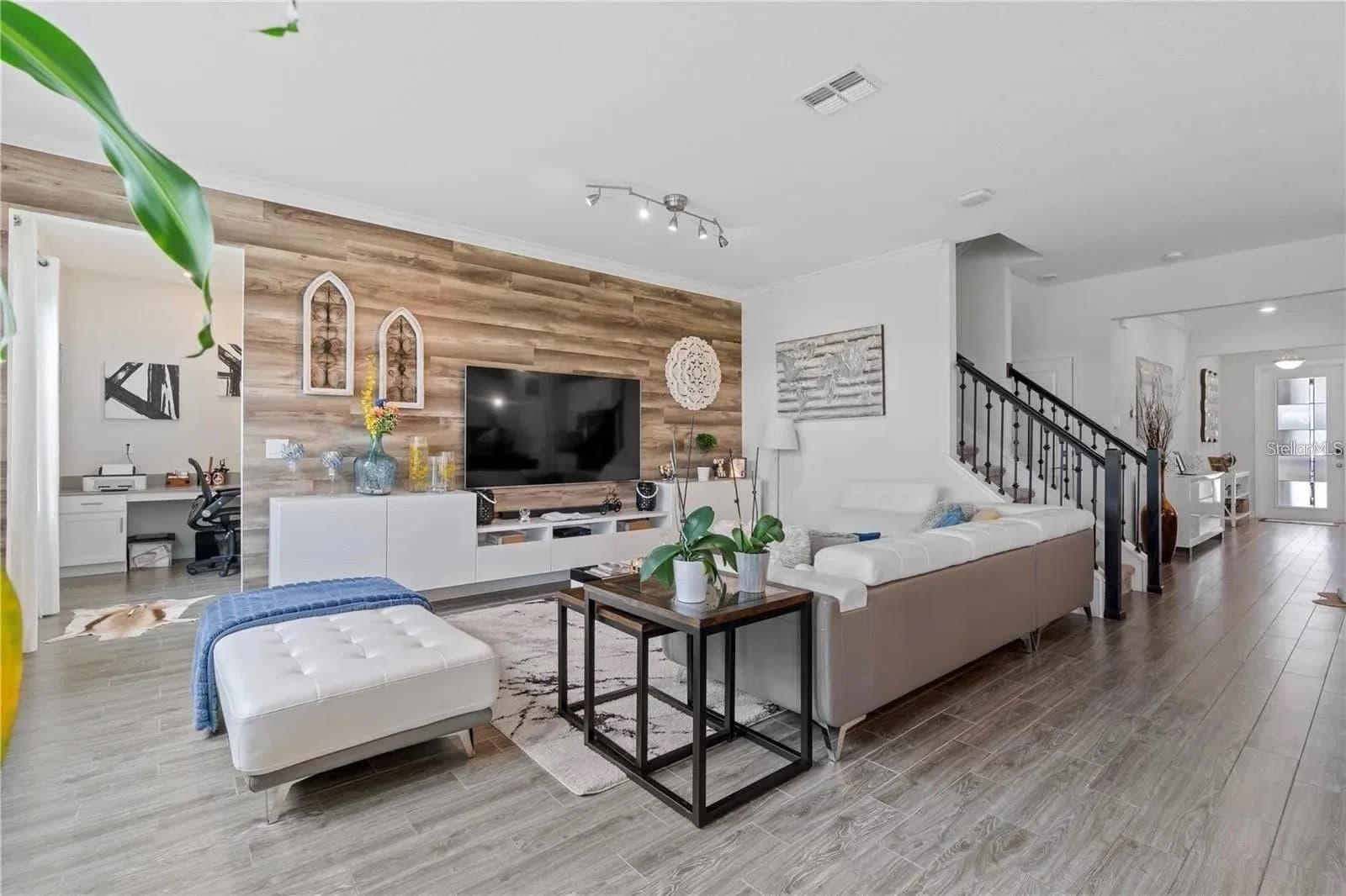 11819 IMAGINARY, Orlando, FL 32832 2