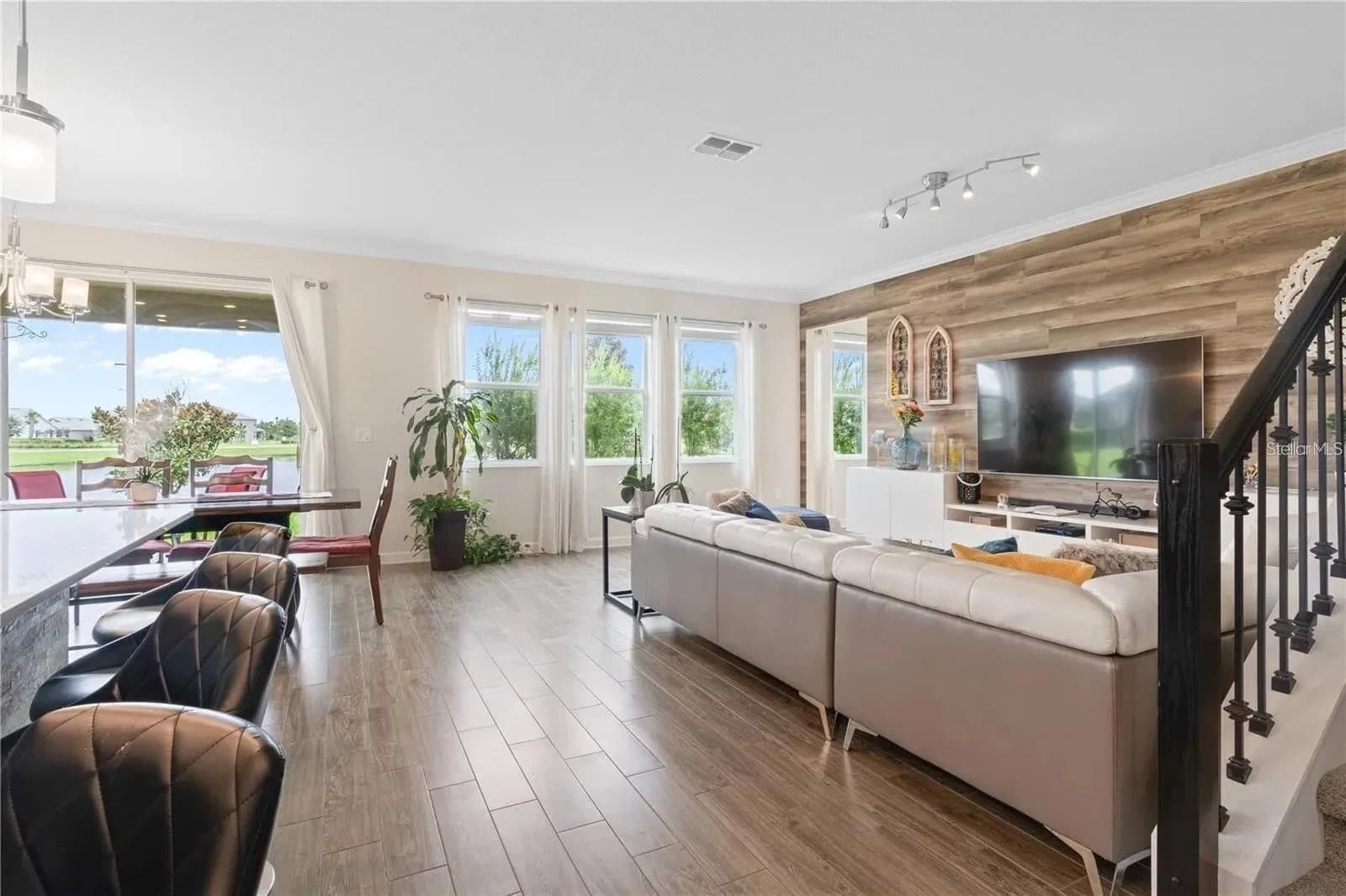 11819 IMAGINARY, Orlando, FL 32832 3