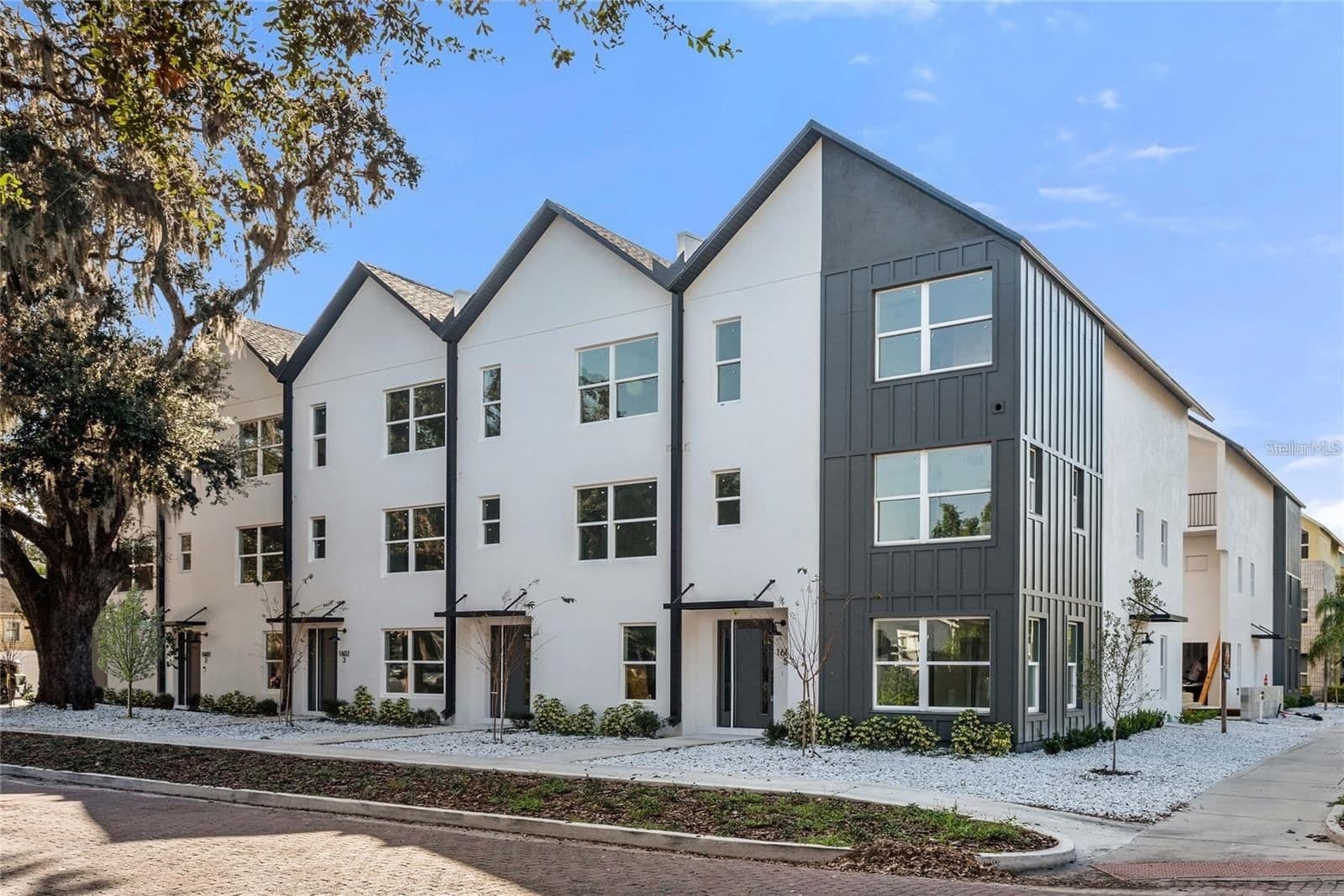1606 PARK LAKE, Orlando, FL 32803 2