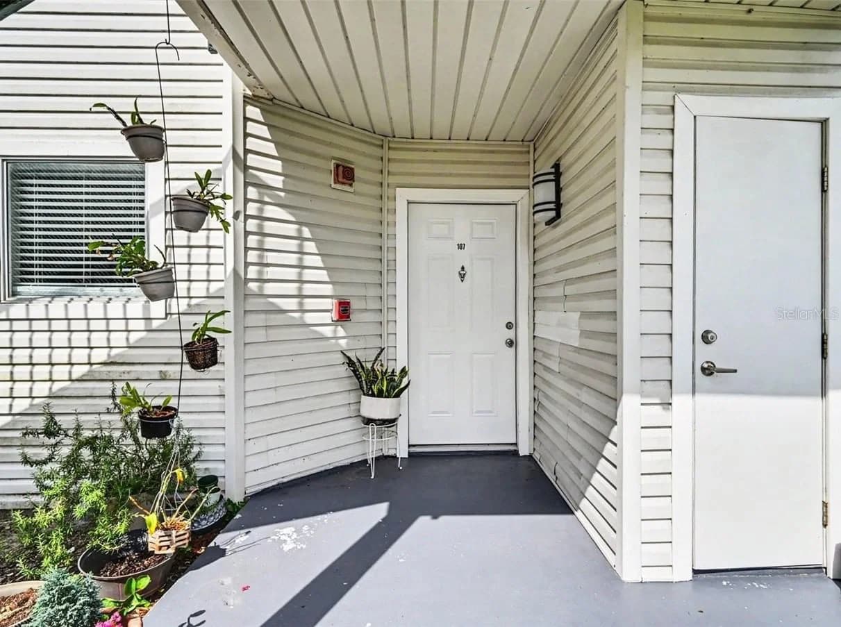 2552 WOODGATE, Orlando, FL 32822